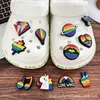 Jibbitz Rainbow Croc Shoe Charms pour LGBTQ Lesbian Gay Pride Proud Love Peace, Sabot Sandales Chaussures Décorations pour Filles Femmes Party Favor