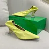 High Heel Almond Designer klackar Sexiga bröllopskor Witch Sandaler för kvinnor Crystal Transparent Sandal Glass Pumpar Elastic Opening Shoe Point Toe Shoe