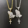 Collares pendientes Hip Hop Cubic Zirconia Iced Out Bling Praying Hands Cruz colgantes para hombres mujeres JewelryPendant