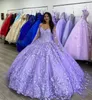 Liliowy lawendowy motyl Quinceanera sukienki z peleryną koronkowa aplikacja słodka 16 sukienka meksykańskie suknie na bal 2022 Vestidos De XV Anos