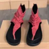 Frauen Markendesigner Flache Sandalen Sommer Strand Hausschuhe Leder Knöchel Sandalen Schwarz Rot Mode Hausschuhe Outdoor Freizeitschuhe mit Box