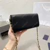 Bolsa de ombro de alta qualidade Mulheres Bolsas de moda cruzadas Bolsas de moda Bolsas de mensagens de mensagens de coração Hasp Designer de luxo Cross Body Leather Purse Mini Pochette 5 cores