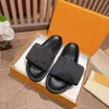 Pantoufles de créateurs Pantoufles PISCINE OREILLER CONFORT Sandales Lisse Calfskin Slipper Femmes Hommes Lettre Plate Mules Chaussures À La Mode Facile à Porter Caoutchouc E23G U6io #