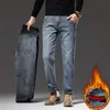 Inverno Uomo Pile Jeans caldi Stile classico Business Casual Vestibilità regolare Addensare Pantaloni in denim elasticizzato Pantaloni maschili di marca 220328