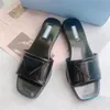 Sandaler Original Style Designer Women Slipper Ladies Fashion Högkvalitativ patentläderbokstäver Square Toe Slippers Cat Heel Sandaler Mules S S