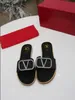 2022 sandały marka projektant skórzane kolokacja Rhinestone klamra w stylu casual, letnia moda na zewnątrz luksusowe sandały damskie wysokiej jakości płaskie buty na plażę 35-43