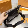 Designer Bolsa de ombro Mulheres Crossbody Bolsas de cosméticas de grande capacidade Bolsas de correntes Bolsa de couro Bolsa preta Bola clássica Pochette Fashion Totes atacado