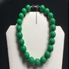 Collier de tour de cou à perles vert émeraude