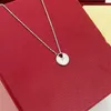 Luxe Merk Ketting Mannen en Vrouwen Hoge Kwaliteit Mode Paar Hanger Roestvrij Staal Witte Parelmoersleutelbeen Sleutelbeen Ketting Kerst Valentijnsdag Sieraden Gift