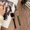 Bracelet mince de créateur avec motif en relief pour Apple Watch Band 45mm 42mm 38mm 40mm 44mm Iwatch 3 4 5 7 41mm Bandes Connecteur en métal Boucle en or rose Cuir Dames Femmes