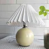 Koreańska plisowana lampa stołowa INS DIY Ceramiczne lampy stołowe do salonu Dekor w domu Śliczna lampka z Trikolor LED Bulbo obok lampy H220423