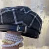 Sombreros para mujeres Otoño Invierno Sombreros Patrón de cuadrícula Cinturón Hebilla de metal Mantener caliente a prueba de viento Chica Pintor Sombrero Adulto Cap Mujer Boina Sombrero J220722