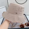 Роскошные женские дизайнерские шляпы-ведра с широкими полями Мужская шляпа рыбака Модный бренд Casquette Jac Caps With Strap Beanies Bonnet Womens Sun Hat