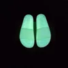 Desenhador-luminoso chinelos Sandálias Transparentes Mans Womans Flip Flops Topo Qualidade Oudor Interior Slip Slip em Slides Ultra-fino Borracha Sola