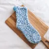 Носки чулочно -носочные изделия творческие женщины Candy Color Coral Fleeme Flees Flose Casual Home Sleep Mute Gift Cartoon Cake с коробкой капель