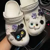 Noir Blanc Chats Fleurs Croc Charms Designer DIY Animal Jeans Chaussures Decaration Accessoires Pour JIBS Sabots Enfants Garçons Filles Cadeaux2189