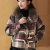 Qingwen Winter Warm Fashion Plaid Rogon klamra plus aksamitne luźne małe wełniane płaszcz dla kobiet futra kurtka kołnierzowa casaco feminino L220725