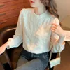Blouses feminina camisa de temperamento Camisa de fundo de renda de moda feminina outono de estilo ocidental com mangas T Long Top White Top All-Match S