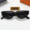 Luxury V-Shaped Designer Solglasögon Fashion Cat Glasses Frame Ladies Solglasögon 4 färger Styles tillgängliga2318
