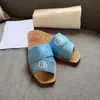 Woody Slipper Sandals Designer Luxurys Slides Płótna litera płaska obcas Mule Kobiet Sandał Moda Suwki Sudery Buty Flipflopy plażowe z pudełkiem