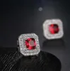 14-karatowy Złoty Krwawa Krwi Red Treasure Micro podwójnie zbiór Diamond Stud Mały kwadratowy wisiorek Zestaw Zestaw