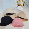 Stingy Brim Hats Diseñador Cubo Color sólido 5 Opción Sombrilla Sombrero Bordes rugosos Diseñado para hombre Mujer Alta calidad V568