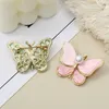 Koreansk version Super Pearl Butterfly Brosches Women's Simple Alloy Brosch Pin Pretty Diy Clothing Presenttillbehör Bulkpris