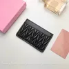 Titulares de tarjetas de diseñador Mini billetera para mujer 2023 Moda de cuero genuino Monedero de lujo Monedero para mujer Nuevo Titular de tarjetas de crédito 4 Col221J