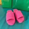 2022 tofflor Sandaler Kvinnor Designer Slides tyg gummipäls bomullsule gräsgrön tjock botten kil fluffig resort svamp skjutreglage sandal 35-41