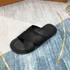 Lüks Tasarımcı Erkek Terlik Üst Deri Çapraz Tasarım Düz Sandalet Yazında Açık Mekan Plajı Seyahat ve Ev Konforu Erkekler Terlik Siyah Slayt
