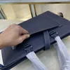 Borsa Tote da Uomo in Pelle Togo Portatile: Elegante, Leggera e Spaziosa Cartella per Laptop con Tracolla - Ideale per l'Ufficio, i Viaggi e l'Uso Quotidiano