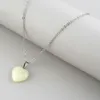 Nouveau collier de perles lumineuses simples Glowing Night Round Star Heart Pendant Glow In The Dark Neck