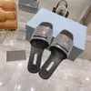 Designer-milan mode kvinna sexig lyxig pärla rhinestone slipper plattform fritid sommar breda plattstrand sandaler storlek 35-40 inramad