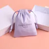 50pcs de impressão personalizada Velvet Sacos de jóias de jóias de flanela bolsas de embalagem de jóias pequenas sacos de favor do casamento chiques Nome personalizado 220608