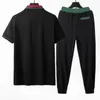 2022 Yaz Tasarımcı Trailtsits Setleri Erkek Kırmızı Yeşil Şerit Mektup Nakış Lightning Koşu Takımları Tişört Kısa Kollu Pantolon Klasik Spor Giyim Gömlek Takım