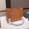 デザイナーBagsluxuryデザイナーバッグ女性ストライプトートバッグファッションレディショルダーバッグハンドバッグシルバーレターチェーンクロスボディショッピング財布4色