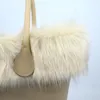Kvinnor väska faux päls furry beige plysch trim för o väska termisk plysch dekoration passform för klassisk stor mini obag 220423