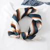 Bufanda cuadrada de seda para mujeres Bufandas de cuello pequeño Imprimir Foulard Banda para el cabello Señora Bandana Bufandas Pañuelo de mano femenino 220516