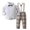 Ragazzi Fashion Gentleman Baby Style Set di abbigliamento Camicia a maniche lunghe bianca per bambini con pantaloni con bretelle Bowtie 2 pezzi Set Abiti per bambini Ragazzo