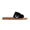 2023 Lyxiga designer kvinnors sandaler träy mule platt utomhus strandskor svart vit luxe glid sommar mode breda flip flops sandales glider stor storlek US 9 9.5 10