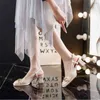 Chaussures habillées de sandale de hanche la nouvelle édition d'été femmes chaussures à talons hauts de couleur pure avec boucle de cheval mode décontractée et tout match 220723