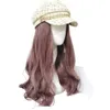 Basker kvinnor basker med långt hår fäst lockigt vågigt hårstycke hatt lossandeberets