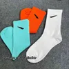 Calcetines para hombre Venta al por mayor Todo-fósforo Clásico negro blanco Mujeres Hombres Calidad superior Mezcla de algodón transpirable Fútbol baloncesto Deportes Calcetín de tobillo