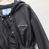 Женская дизайнерская куртка с капюшоном верхняя одежда мода сплошной цвет металла треугольник ветровка куртки вскользь женские куртки пальто одежда размер одежды s m l