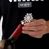 50pcs Winter Wedding Favors Silver Snowflake Wine Stopper مع حزمة بسيطة ديكورات عيد الميلاد الأدوات البار C072205