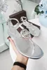 Luxury Designer Crystal Glänsande Flat Heel Sandals Svart Guld Silver Leather Anti-Slip Gummi Sole Ladies Outdoor Beach Flip Flop