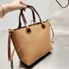 القماش يحمل حقيبة Women Crossbody أكياس الكتف عالية الجودة الكتف سعة كبيرة حمل الأزياء تطريز الحقائب اليدوية الجلدية الحزام مصمم فاخر عبر الجسم