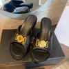 Meduza utsmyckade plattform sandaler med mellanklackade tofflor mule läder slides chunky Klackar slip-on Rund öppen tå för kvinnor Luxury Designers skor fabriksskor