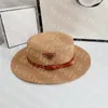 Casquettes de plage plates à large bord chapeau de paille respirant avec ceinture Protection solaire chapeau de pêcheur Triangle Badge Gentleman seau chapeaux