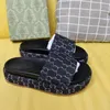 Sandalias de diseñador para mujer, zapatillas para hombre, SFlip Flops, zapatos planos de verano 2022, suela gruesa, gelatina, cuero de goma, zapatos de vestir para mujer, tacones altos